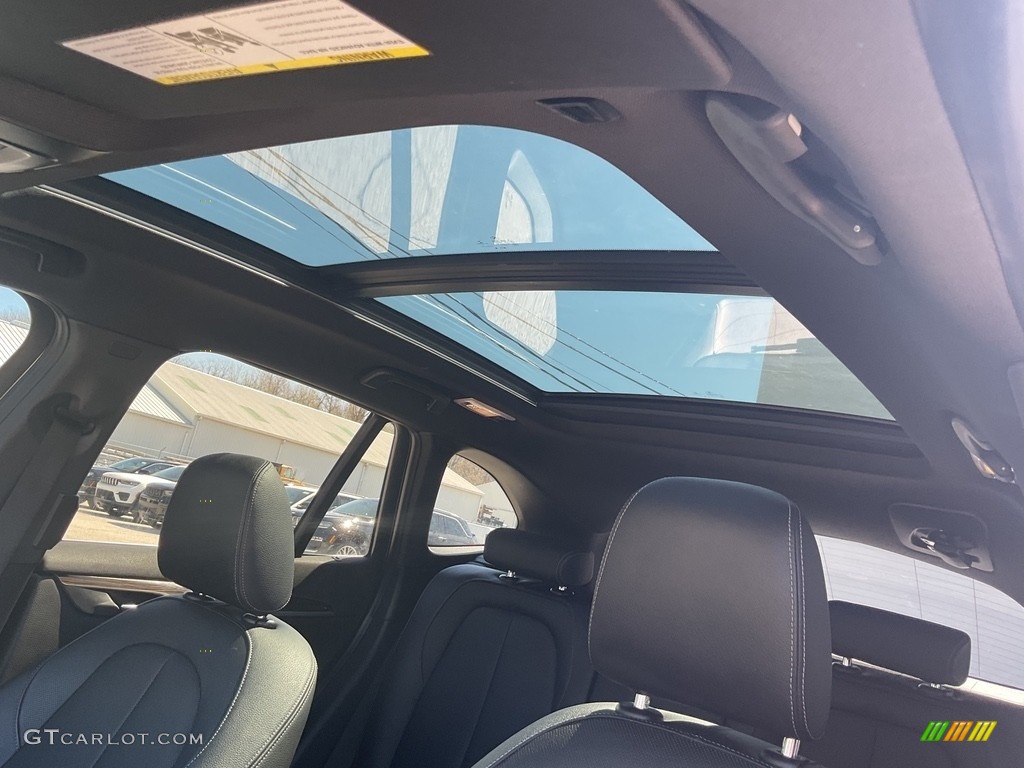 2018 X1 xDrive28i - Glacier Silver Metallic / Black photo #7