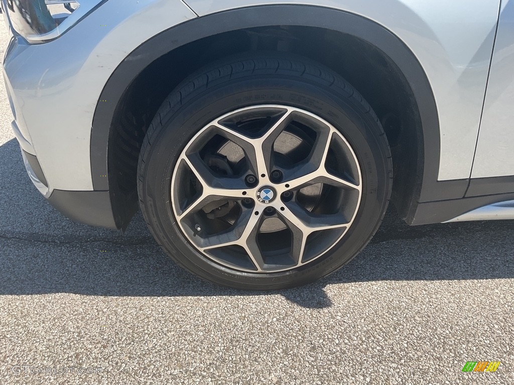 2018 X1 xDrive28i - Glacier Silver Metallic / Black photo #14