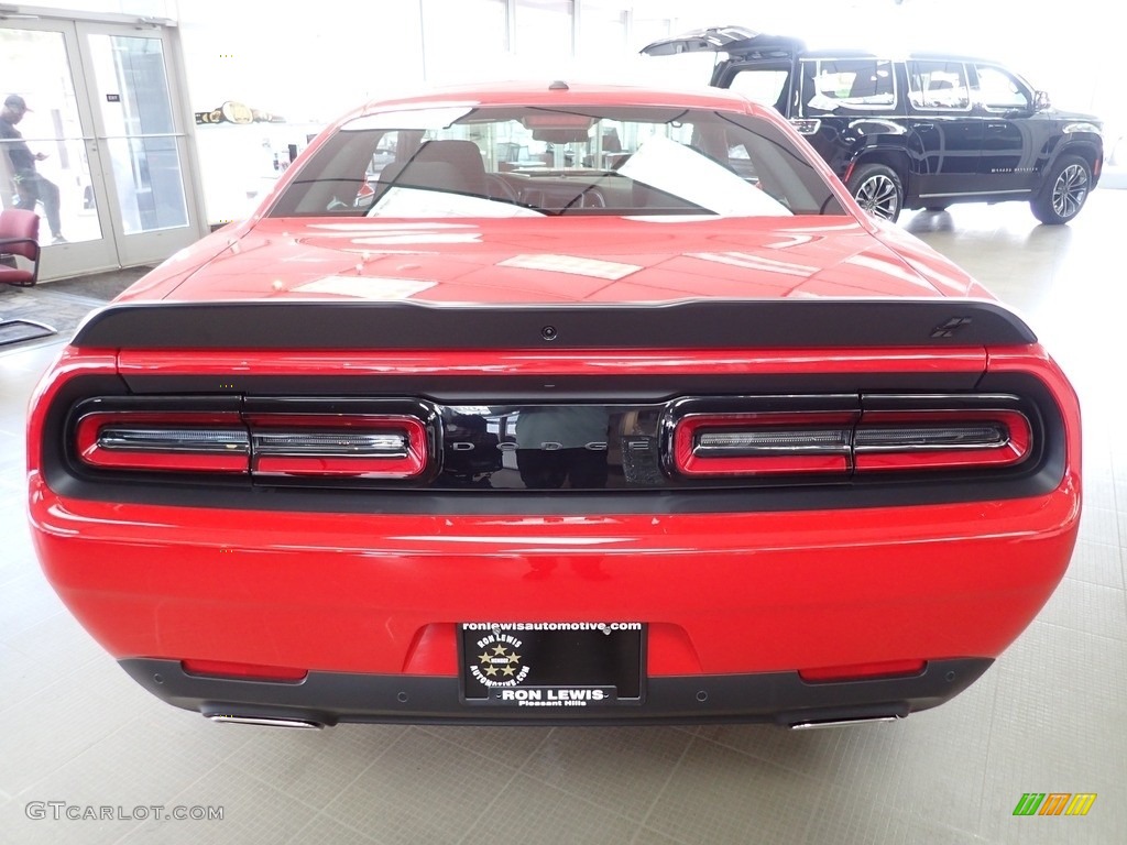 2023 Challenger GT AWD - Torred / Black photo #4