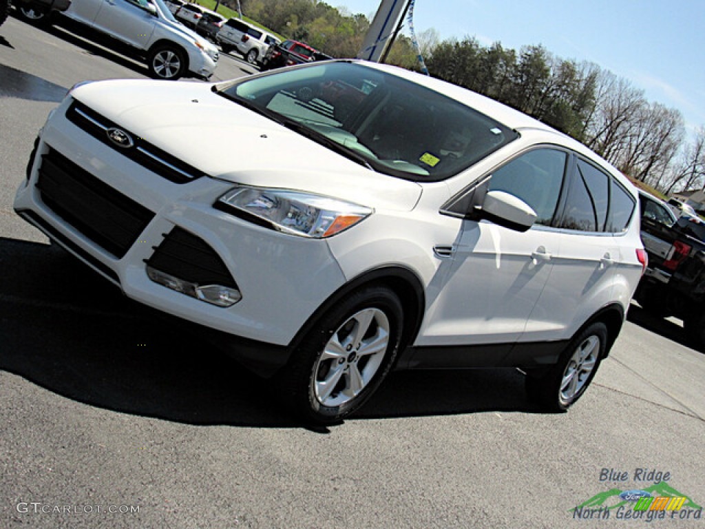 2015 Escape SE - Oxford White / Medium Light Stone photo #25