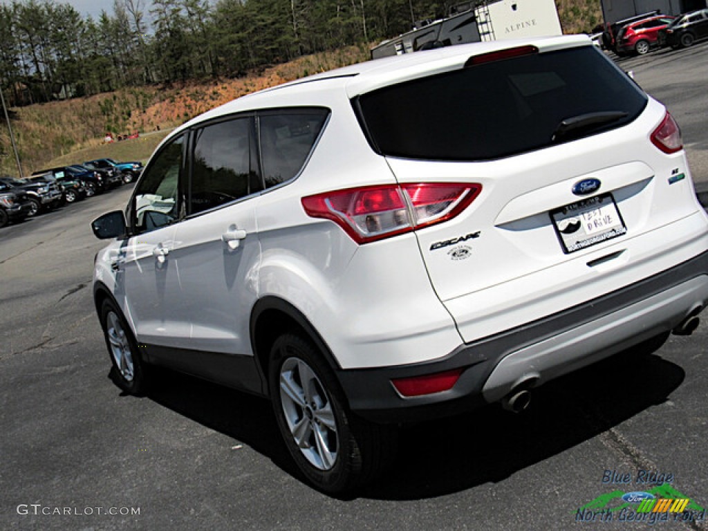 2015 Escape SE - Oxford White / Medium Light Stone photo #28