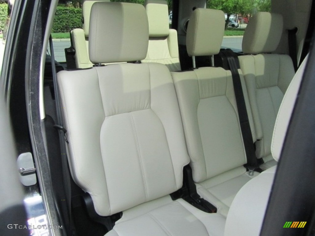 2013 Land Rover LR4 HSE LUX Rear Seat Photo #145960724