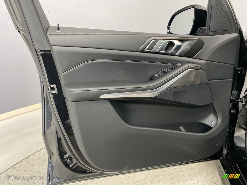 2023 BMW X5 xDrive45e Door Panel Photos