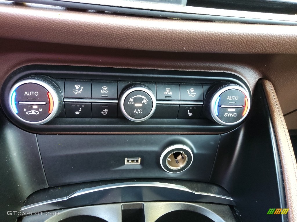 2020 Alfa Romeo Stelvio AWD Controls Photo #145973921