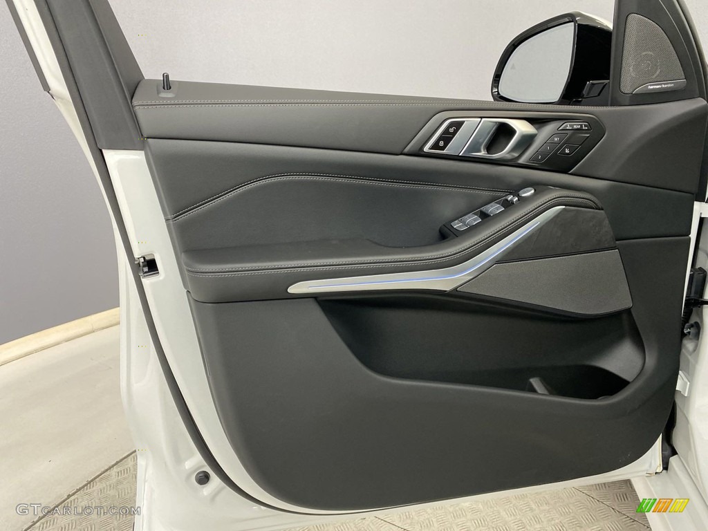 2023 X7 xDrive40i - Mineral White Metallic / Black photo #10