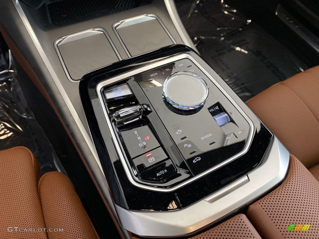 2023 BMW i7 Series xDrive60 Controls Photo #145975616