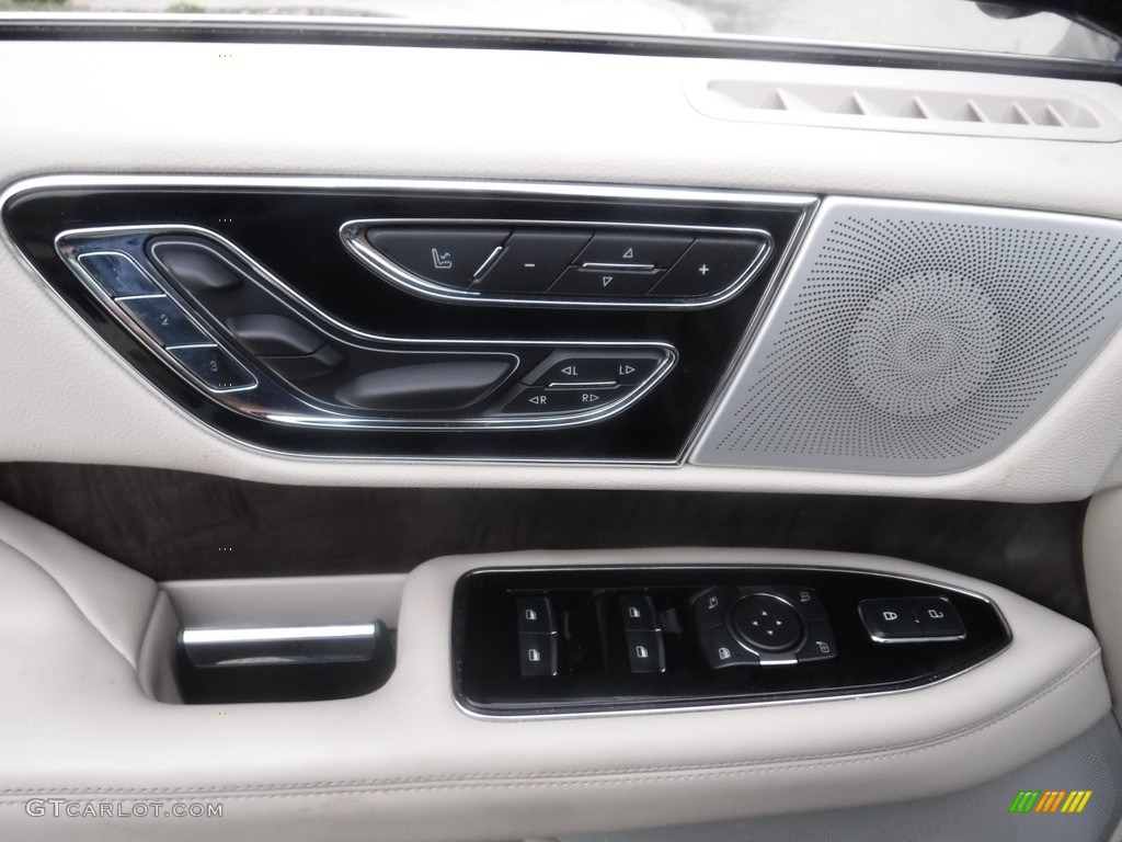 2019 Lincoln Navigator Reserve 4x4 Door Panel Photos