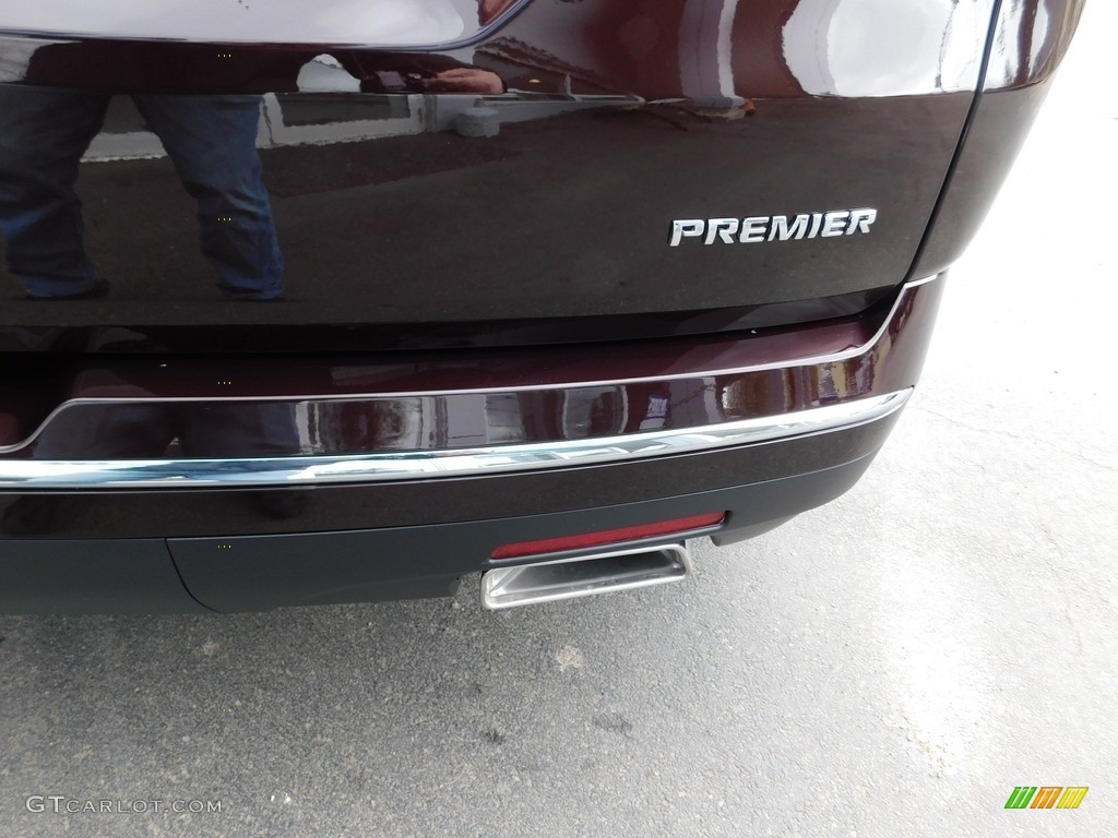 2023 Chevrolet Traverse Premier Marks and Logos Photos