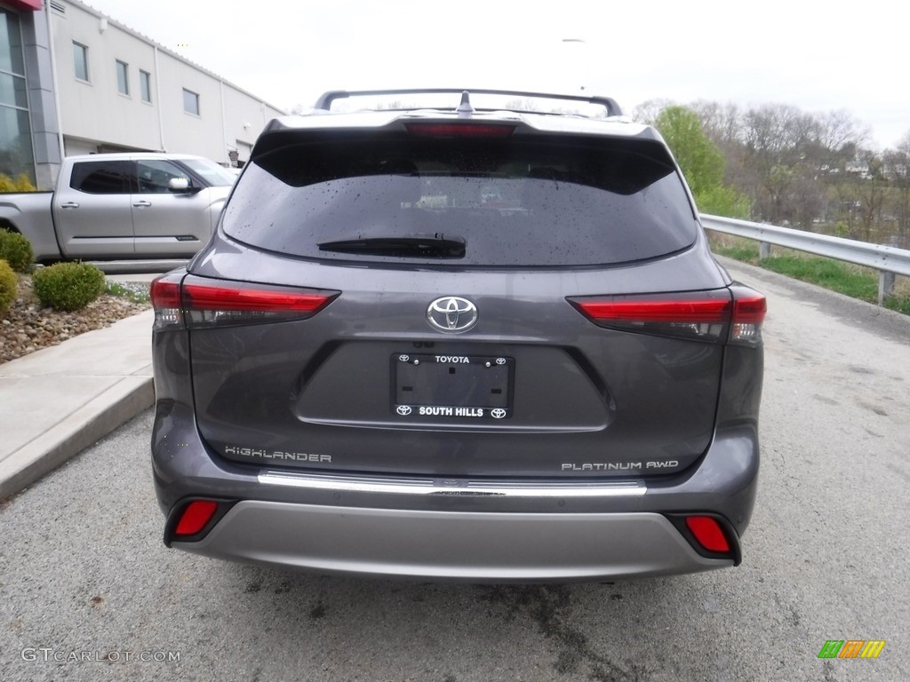 2021 Highlander Platinum AWD - Magnetic Gray Metallic / Black photo #17