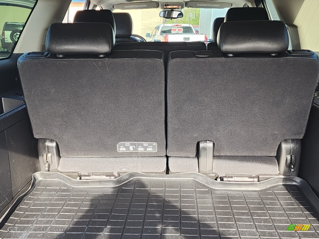 2012 Suburban LT 4x4 - Silver Ice Metallic / Ebony photo #24