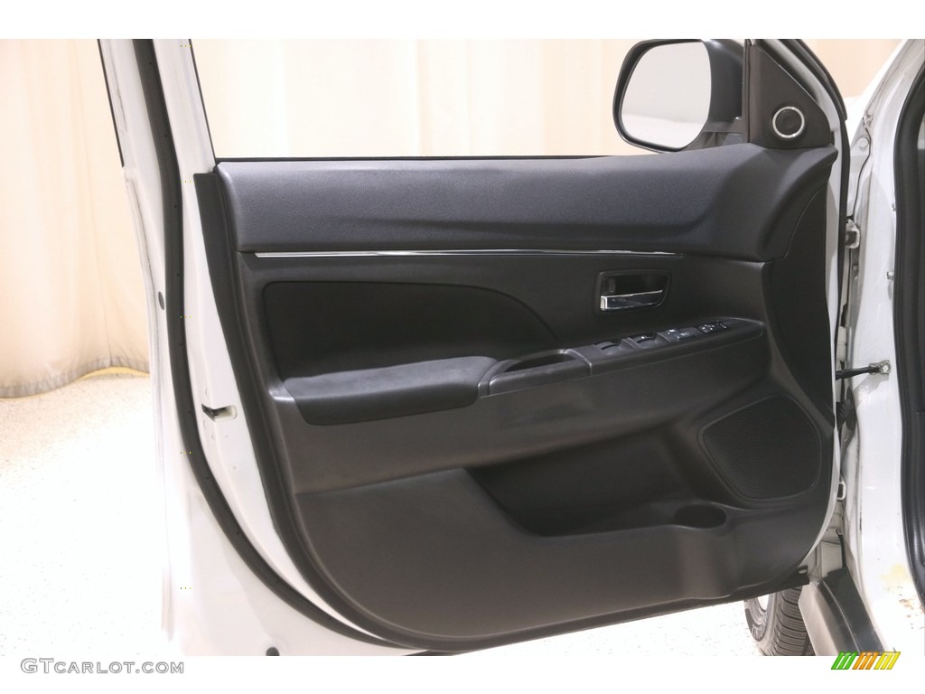 2013 Mitsubishi Outlander Sport SE Door Panel Photos