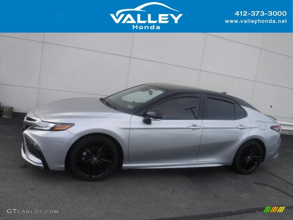 2022 Camry XSE Hybrid - Celestial Silver Metallic / Cockpit Red photo #2