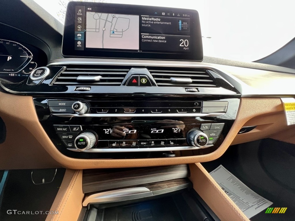 2023 BMW 5 Series 530e xDrive Sedan Controls Photos