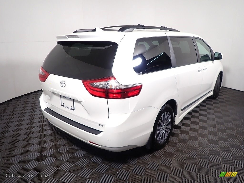 2020 Sienna XLE - Super White / Dark Bisque photo #18