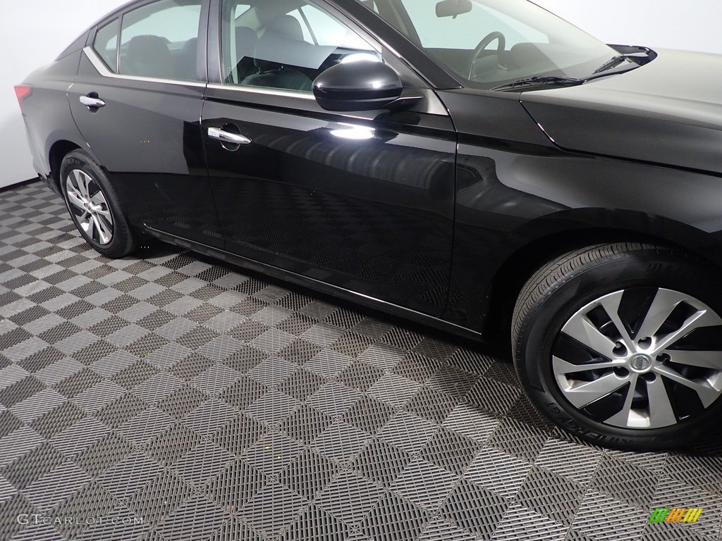 2020 Altima S - Super Black / Charcoal photo #4