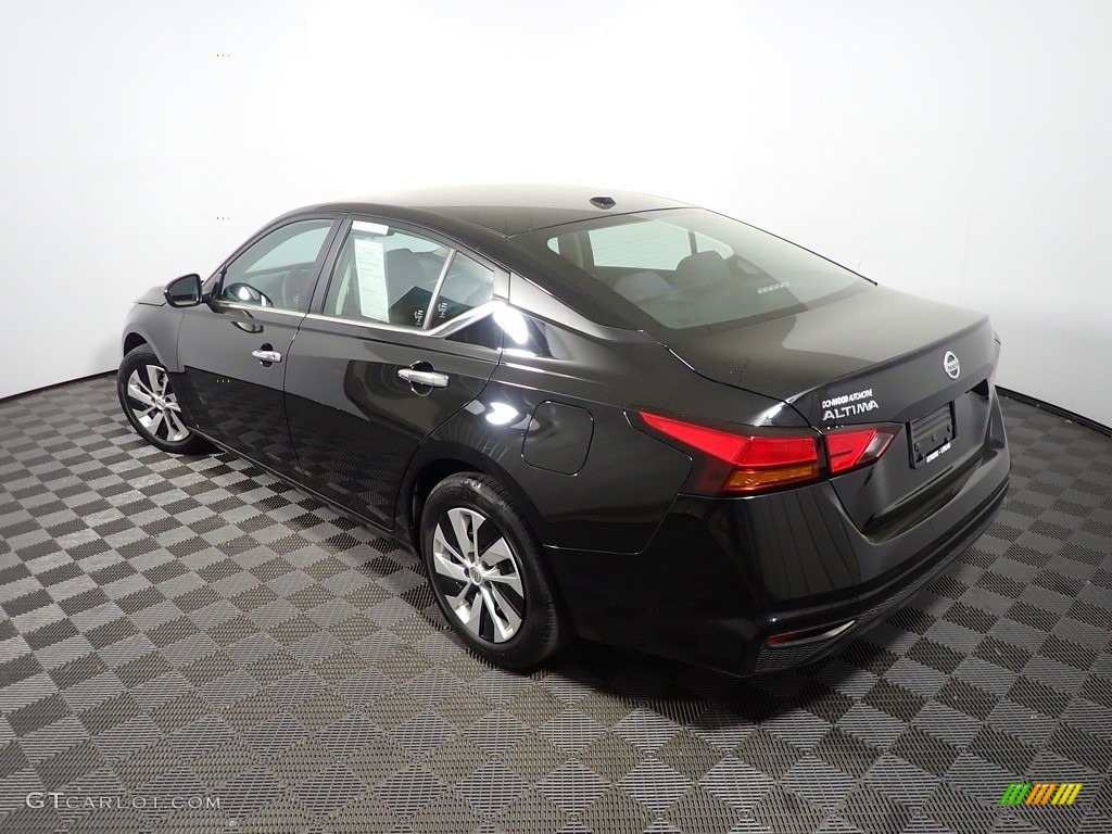 2020 Altima S - Super Black / Charcoal photo #12