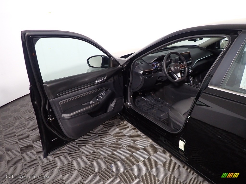 2020 Altima S - Super Black / Charcoal photo #18