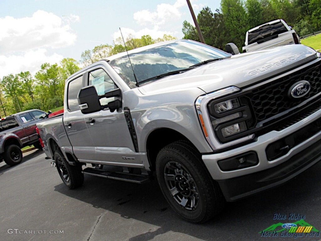 2023 F250 Super Duty STX Crew Cab 4x4 - Iconic Silver Metallic / Medium Dark Slate photo #28