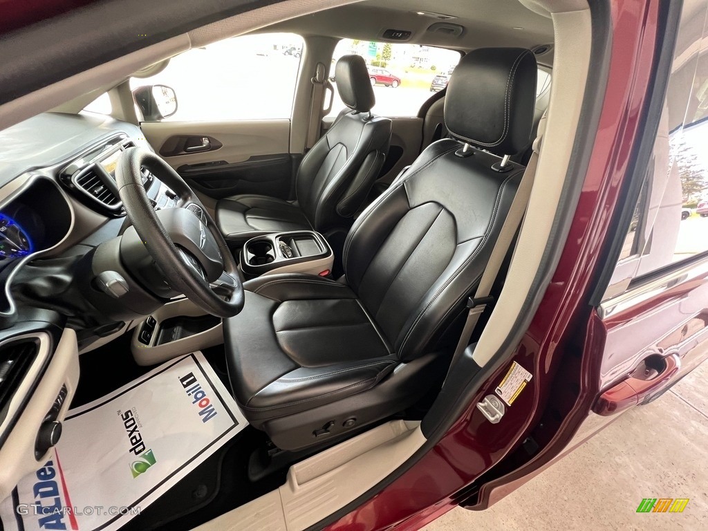 2021 Chrysler Voyager LXI Front Seat Photo #146000686