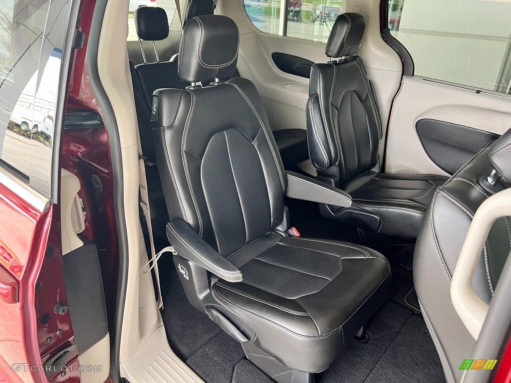 Black/Alloy Interior 2021 Chrysler Voyager LXI Photo #146000934