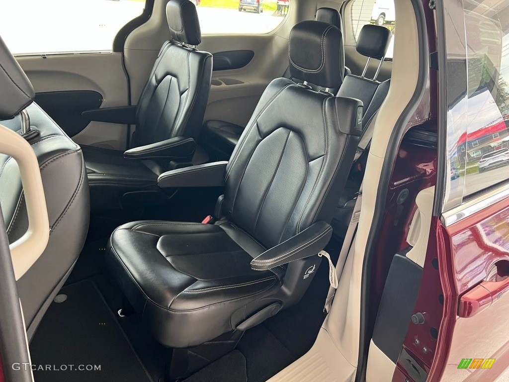 Black/Alloy Interior 2021 Chrysler Voyager LXI Photo #146000959