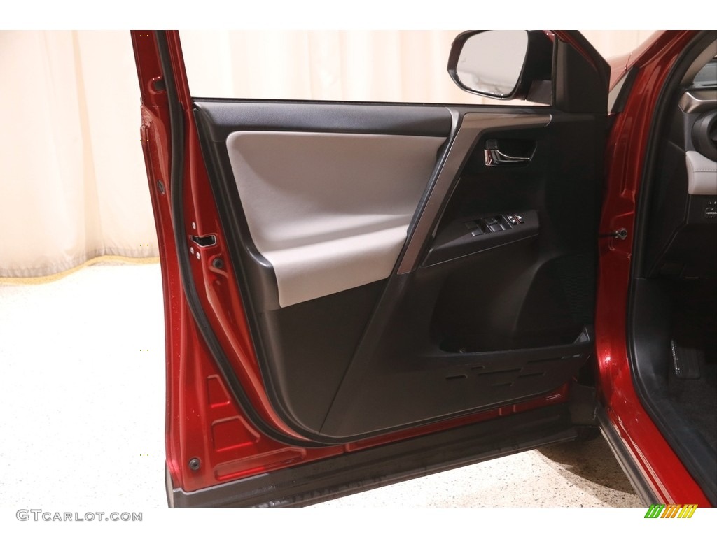 2018 Toyota RAV4 XLE AWD Door Panel Photos