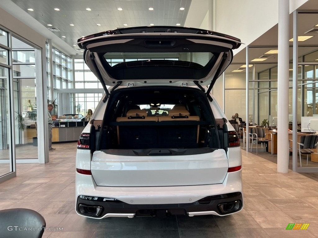 2024 BMW X7 xDrive40i Trunk Photos
