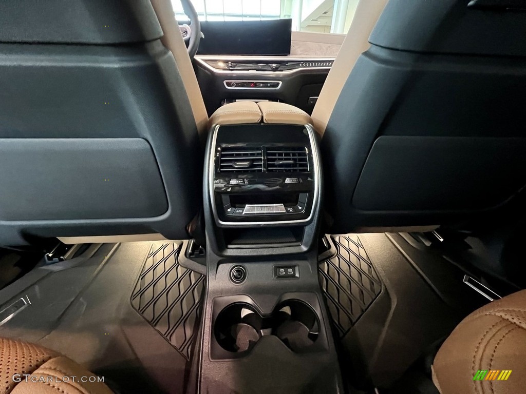 2024 BMW X7 xDrive40i Controls Photo #146004556