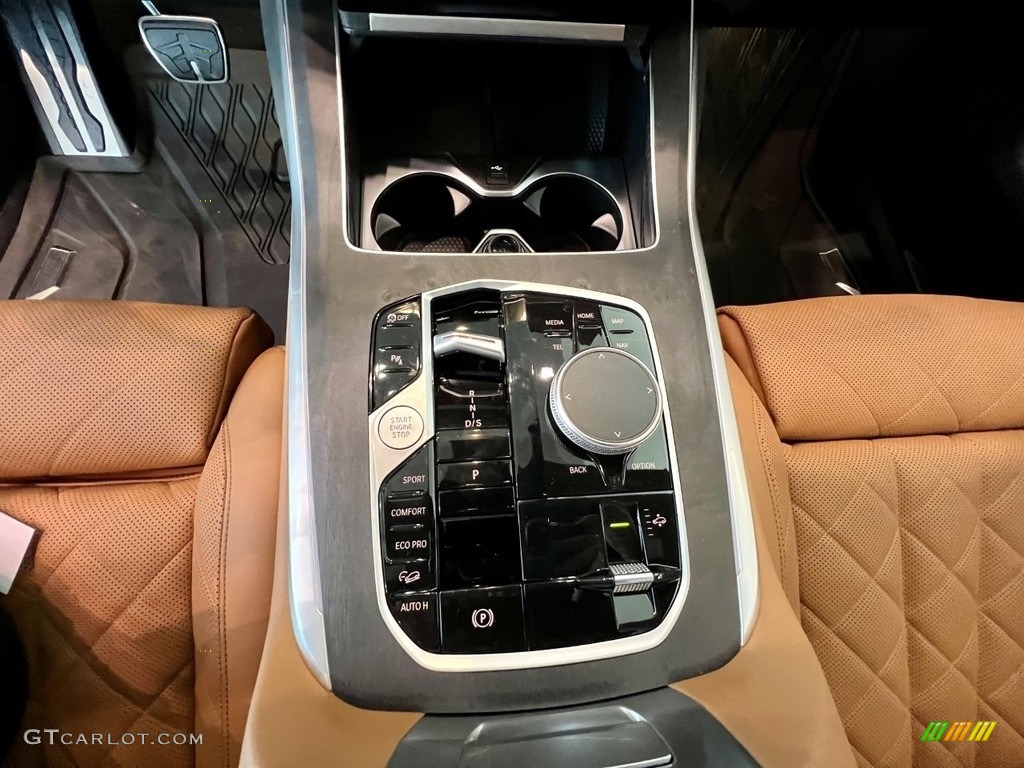 2024 BMW X7 xDrive40i Controls Photo #146004625