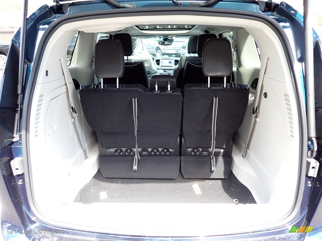 2023 Chrysler Pacifica Hybrid Limited Trunk Photo #146010670