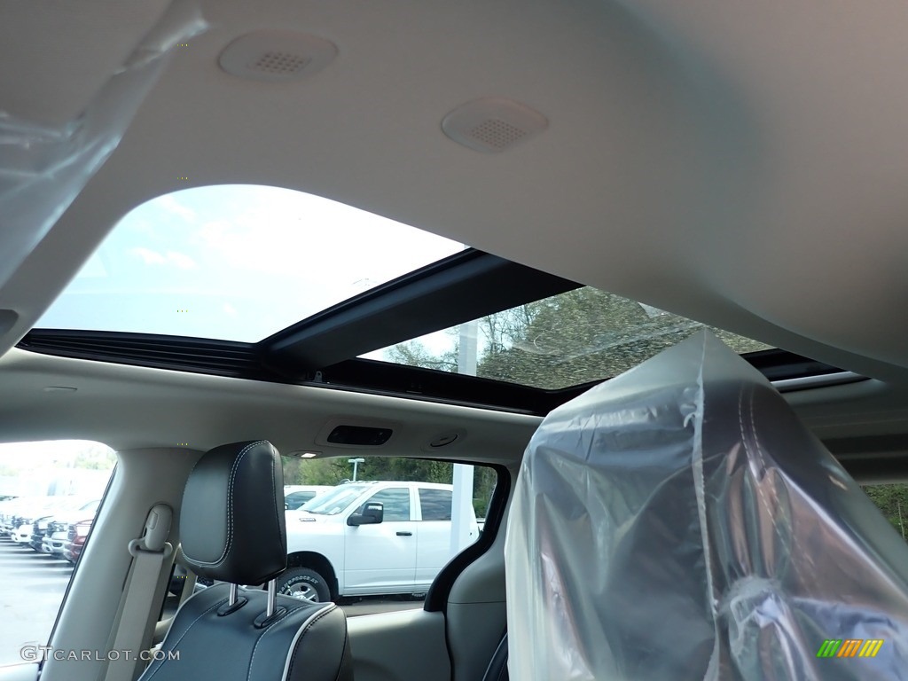 2023 Chrysler Pacifica Hybrid Limited Sunroof Photo #146010958