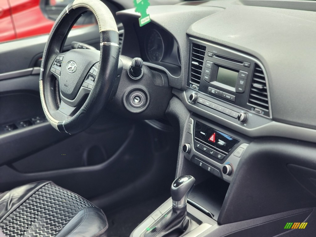 2018 Elantra SE - Symphony Silver / Black photo #3