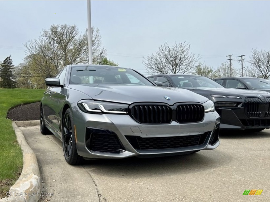 2023 5 Series 530i xDrive Sedan - Skyscraper Gray Metallic / Black photo #1