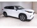 2022 Wind Chill Pearl Toyota Highlander XLE AWD  photo #1