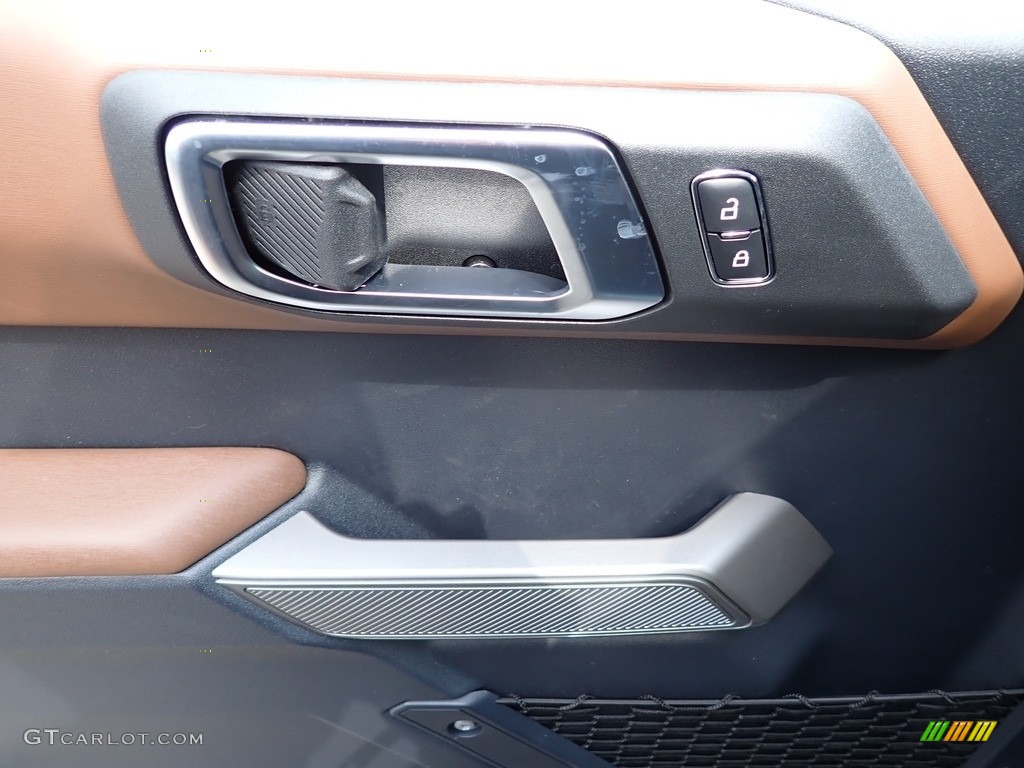 2023 Ford Bronco Outer Banks 4X4 4-Door Roast/Black Onyx Door Panel Photo #146017533