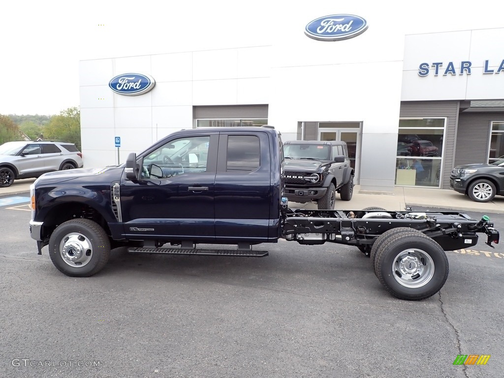 Antimatter Blue Metallic 2023 Ford F350 Super Duty XLT Crew Cab 4x4 Chassis Exterior Photo #146017845
