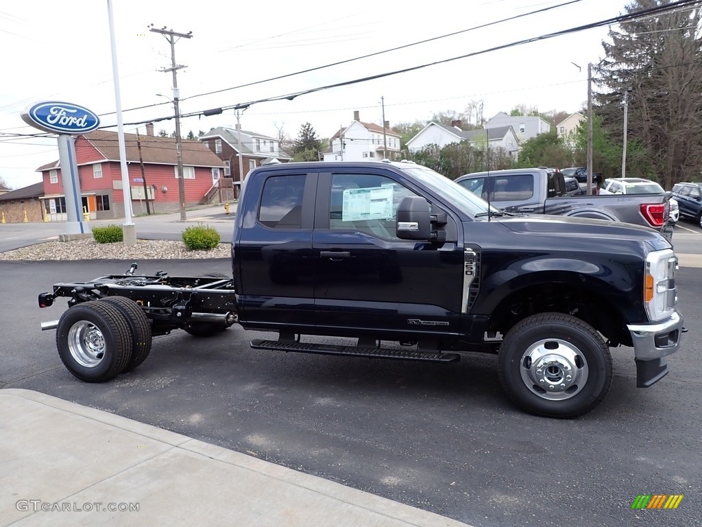 Antimatter Blue Metallic 2023 Ford F350 Super Duty XLT Crew Cab 4x4 Chassis Exterior Photo #146017906