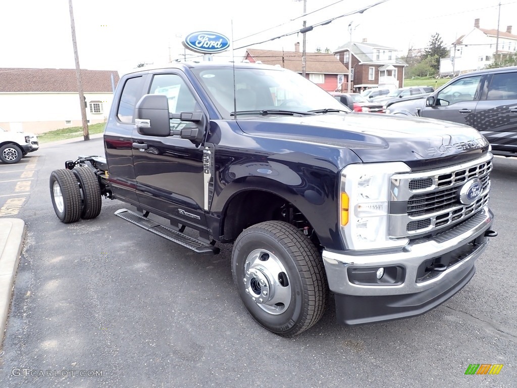 Antimatter Blue Metallic 2023 Ford F350 Super Duty XLT Crew Cab 4x4 Chassis Exterior Photo #146017923