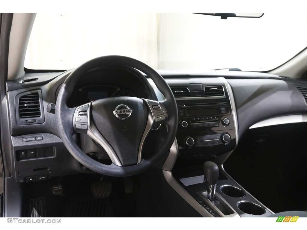 2015 Altima 2.5 S - Super Black / Charcoal photo #6