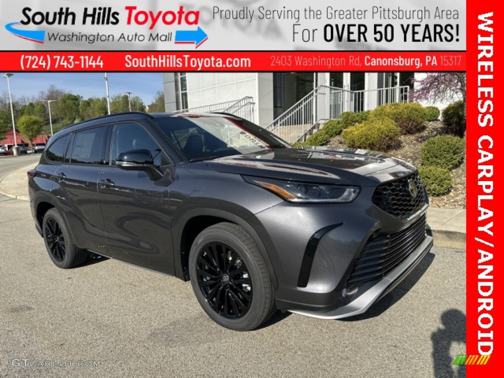 Midnight Black Metallic Toyota Highlander