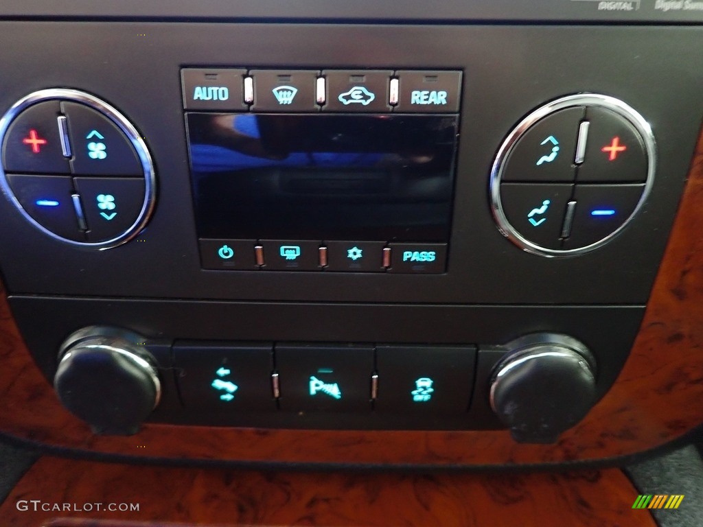 2014 Suburban LTZ 4x4 - Black / Ebony photo #22