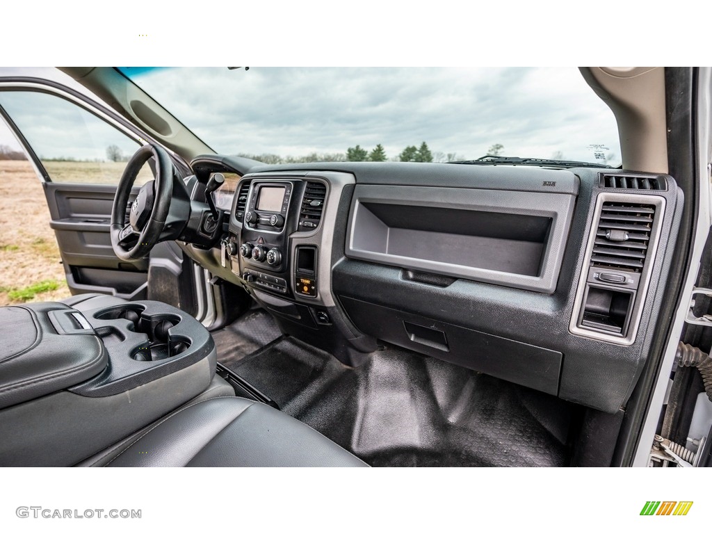 2015 Ram 2500 Tradesman Crew Cab 4x4 Black/Diesel Gray Dashboard Photo #146020499