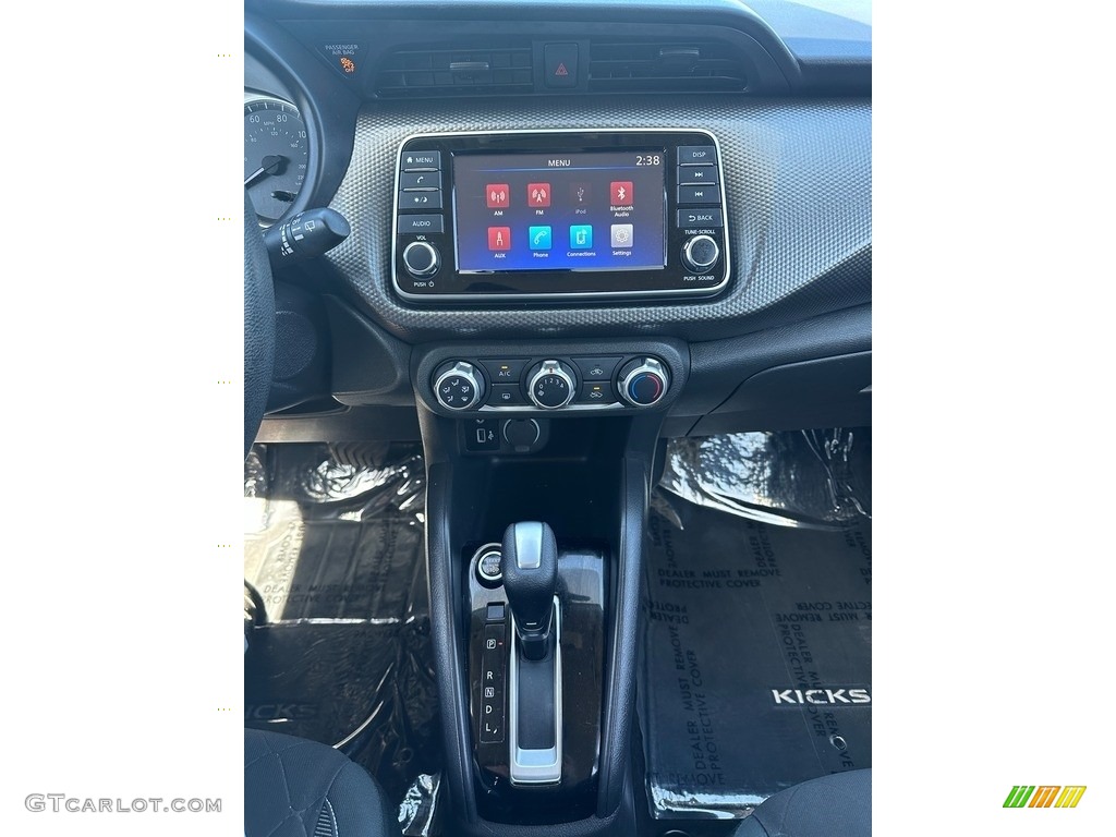 2020 Nissan Kicks S Controls Photo #146023541