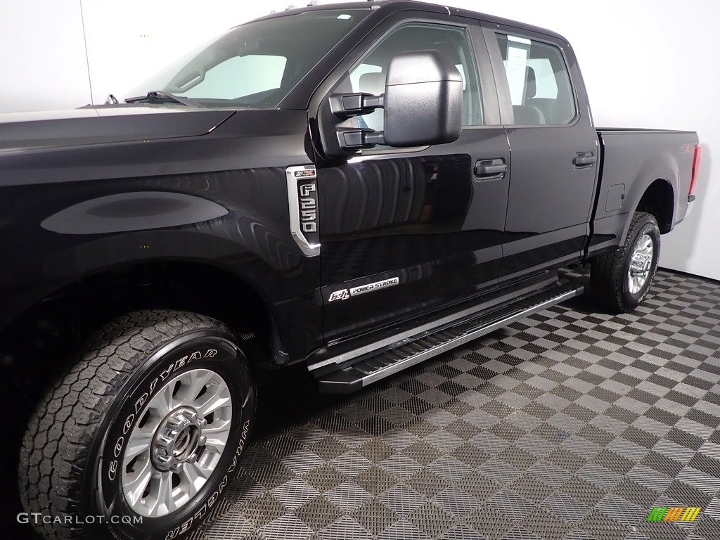 2021 F250 Super Duty STX SuperCab 4x4 - Agate Black / Medium Earth Gray photo #10