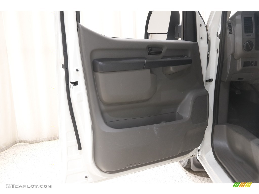 2016 Nissan NV 1500 Cargo Door Panel Photos