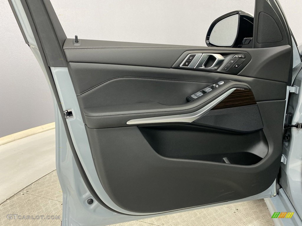 2024 BMW X7 xDrive40i Black Door Panel Photo #146027324