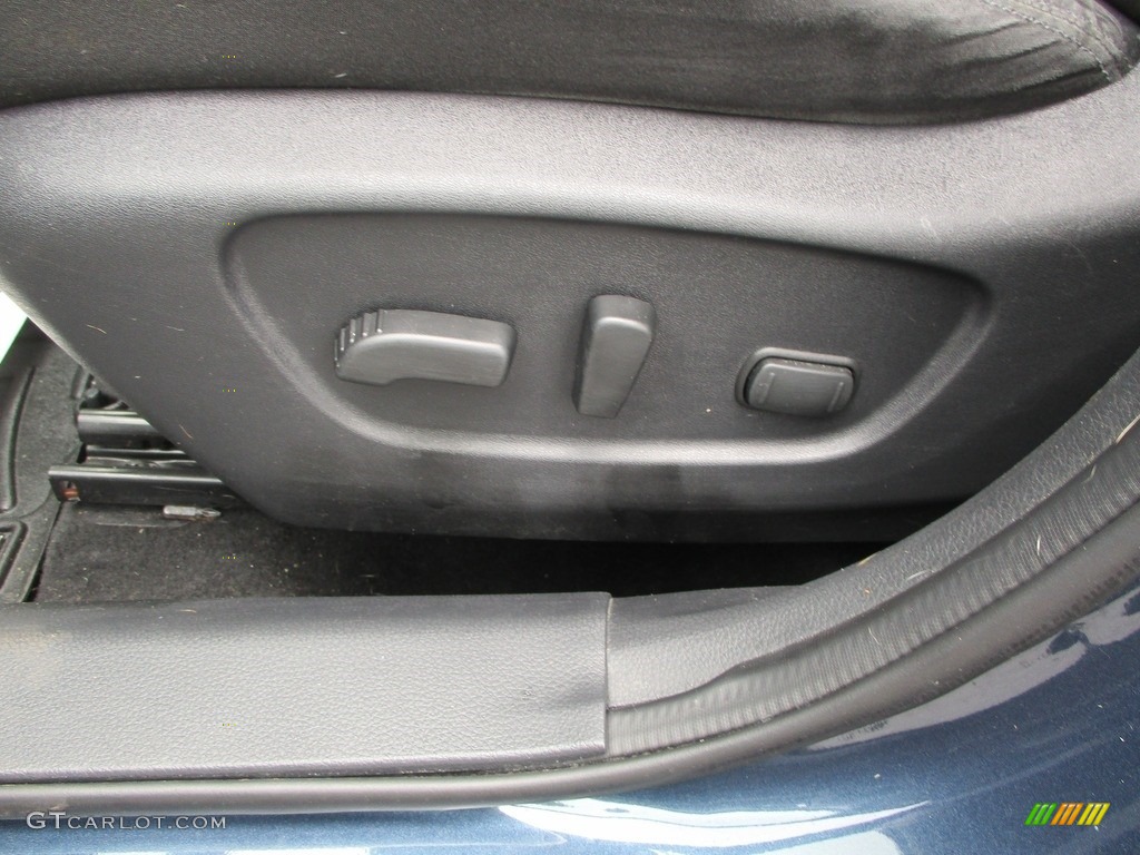 2016 Rogue SV AWD - Arctic Blue Metallic / Charcoal photo #23