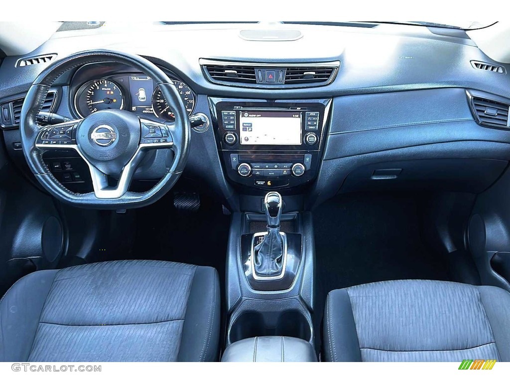Charcoal Interior 2017 Nissan Rogue SV Photo #146032187