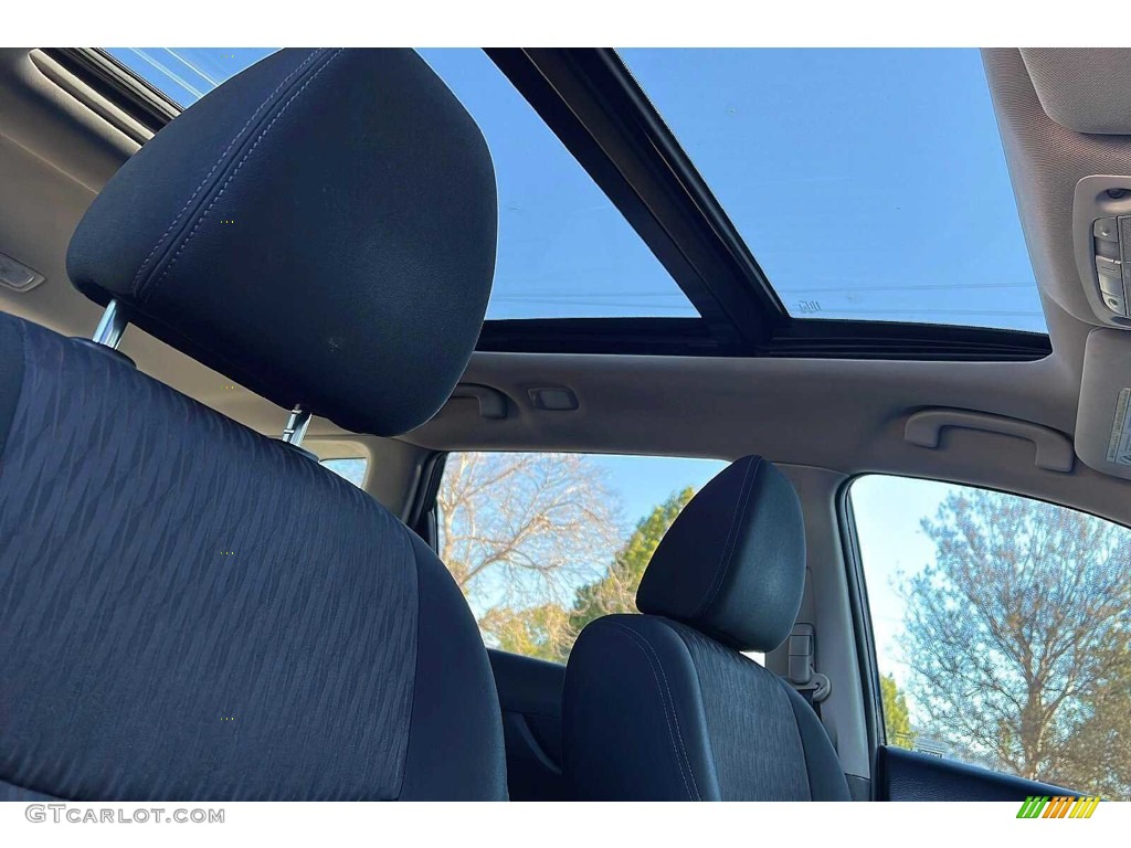 2017 Nissan Rogue SV Sunroof Photos