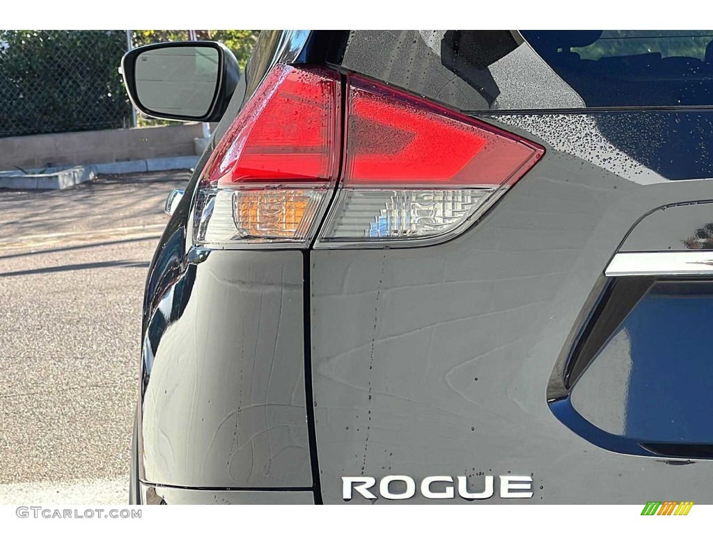 2017 Rogue SV - Magnetic Black / Charcoal photo #32